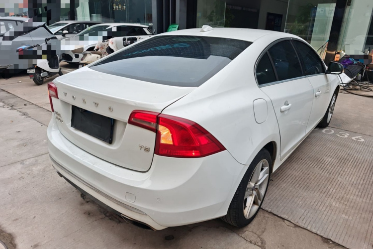 沃尔沃S60 2014款 S60L T5 智驭版车身外观7