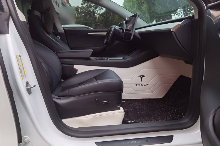 特斯拉 Model Y 2022款 Performance高性能全轮驱动版中控内饰7001