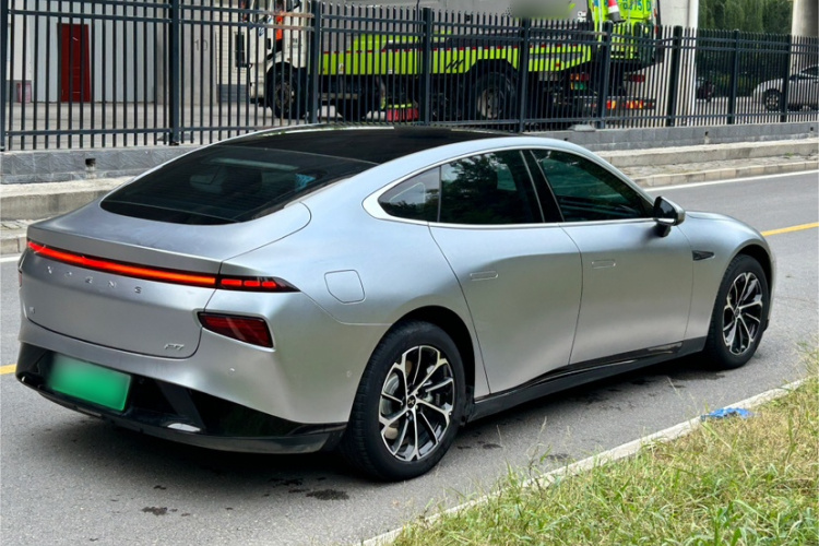 小鹏P7 2022款 625E车身外观6006