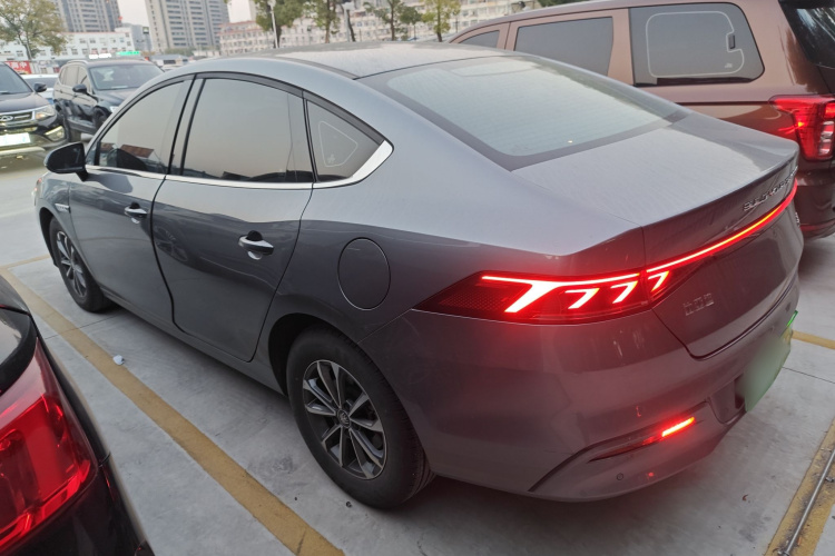 比亚迪 秦PLUS 2023款 冠军版 DM-i 55KM领先型车身外观4