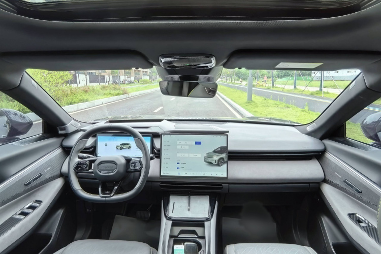 领克08 EM-P 2023款 220km 四驱性能Halo中控内饰7007