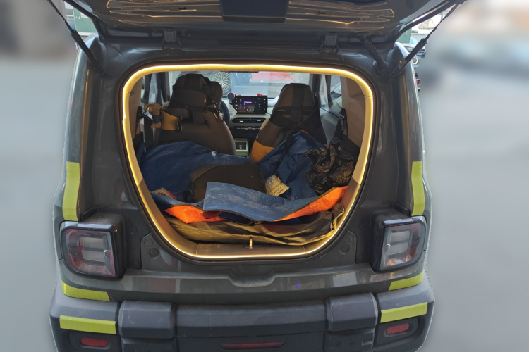 吉利银河 2024款 200km 熊猫骑士中控内饰23