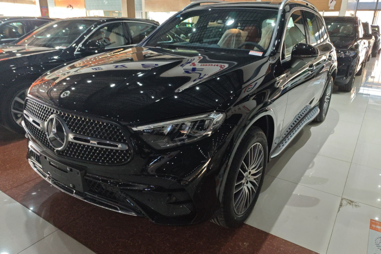 奔驰GLC 2025款 改款 GLC 300 L 4MATIC 动感型 5座车身外观1