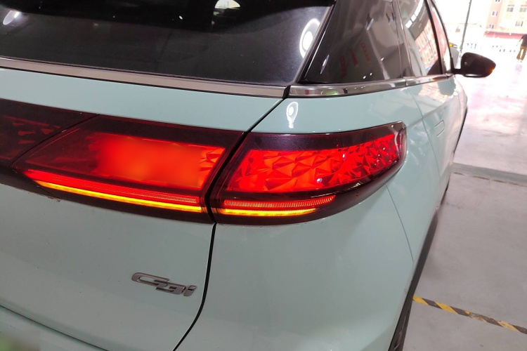 小鹏G3 2021款 G3i 520N车身外观6006