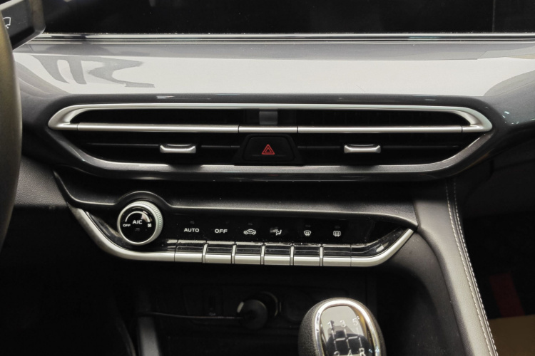 长安 逸动 2020款 PLUS 1.6L GDI 手动豪华型局部细节16