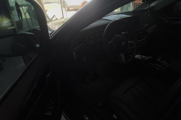 宝马5系 2020款 525Li M运动套装中控内饰7003