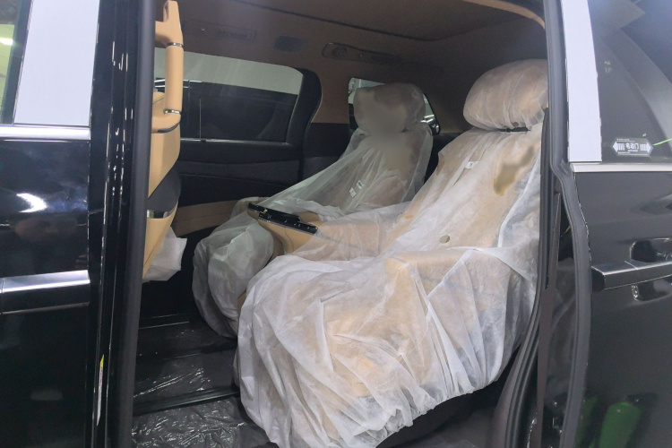 腾势D9 2025款 DM-i 智驾版 1100 豪华型中控内饰7001