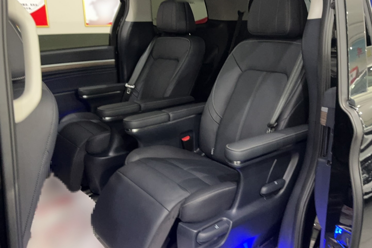 广汽传祺 传祺M8 2021款 领秀系列 390T 尊贵版中控内饰7001