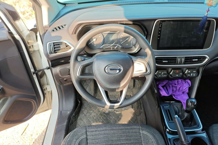 广汽传祺 传祺GS4 2018款 200T 手动两驱舒适版中控内饰13