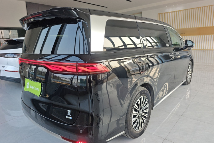 比亚迪 夏 2025款 DM-i 1.5T 180km 卓越型车身外观7