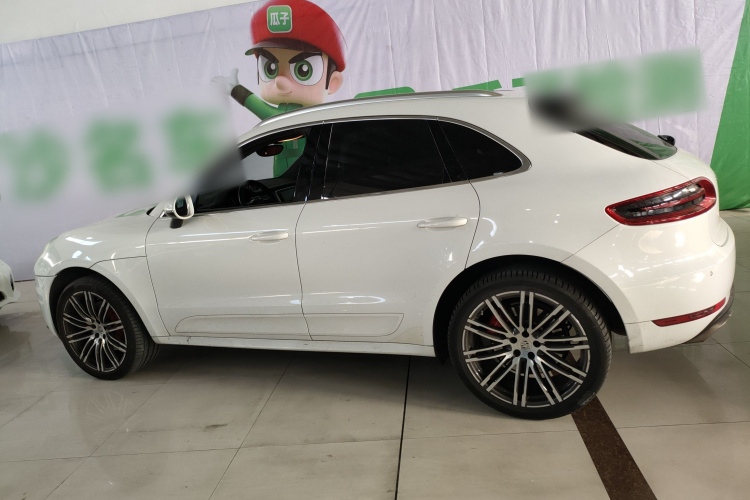 保时捷 2017款  Macan Turbo 3.6T车身外观4