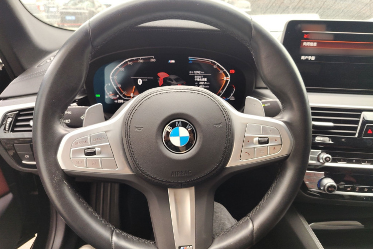 宝马5系 2023款 530Li 领先型 M运动套装中控内饰13