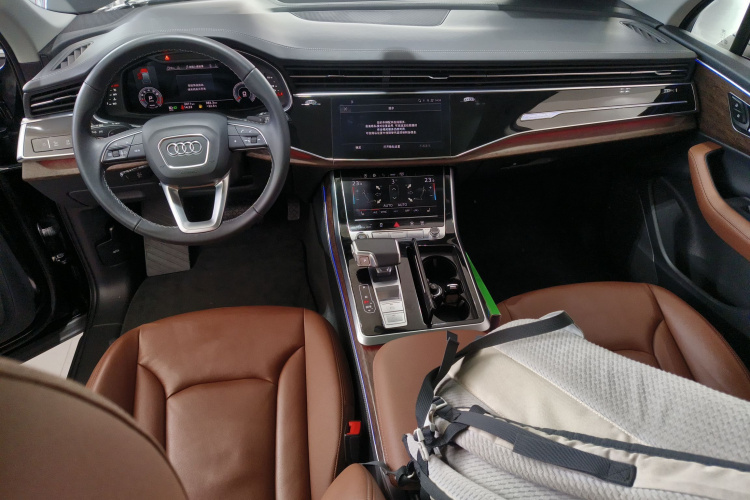 奥迪Q7 2024款 45 TFSI quattro S line黑武士型中控内饰7002