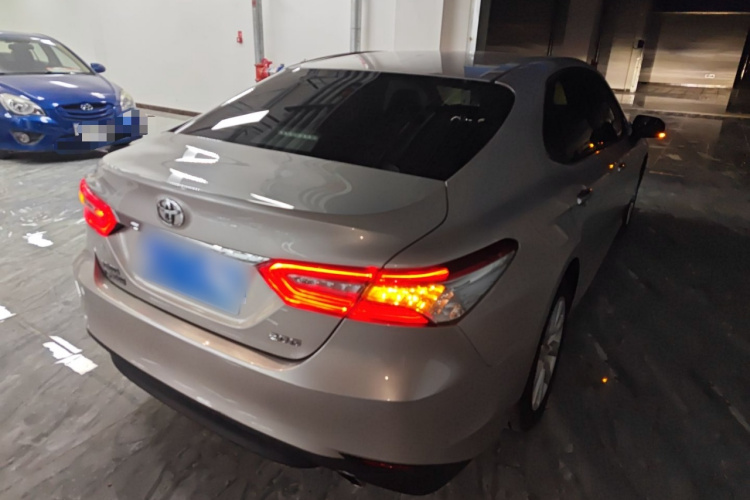 丰田 凯美瑞 2018款 2.0G 豪华版车身外观7