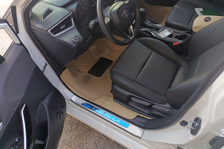 丰田 卡罗拉 2024款 1.8L 智能电混双擎 精英版中控内饰19