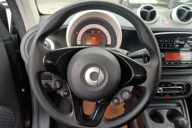 smart fortwo 2018款 1.0L 52千瓦硬顶灵动版 国V局部细节13