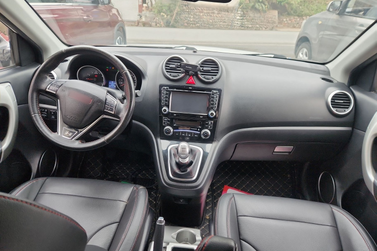 哈弗H6 2013款 升级版 1.5T 手动两驱精英型中控内饰12