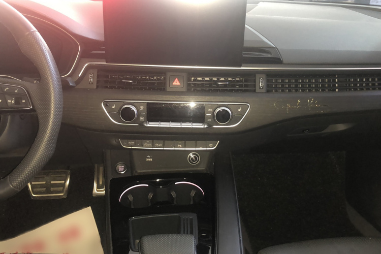 奥迪A4L 2024款 40 TFSI 豪华动感型中控内饰7003