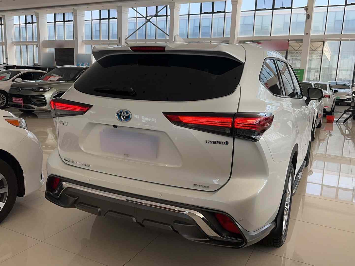 丰田 汉兰达 2023款 2.5L智能电混双擎四驱尊贵版 7座(5)