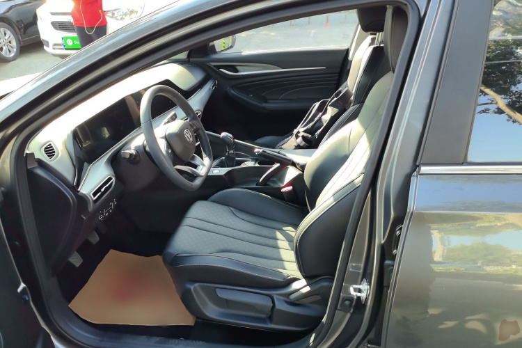 长安 逸动 2021款 PLUS 1.6L GDI 手动精英型中控内饰19