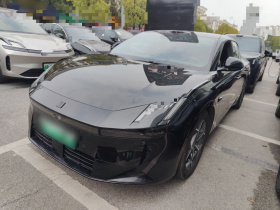 领克10 EM-P 2025款 120四驱Ultra