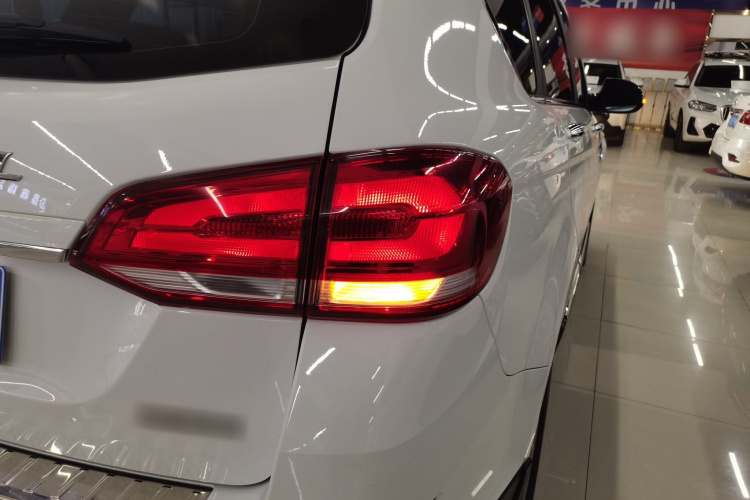 哈弗H6 2018款 蓝标 运动版 1.5T 自动两驱精英型车身外观9