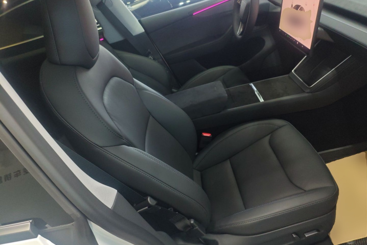 特斯拉 Model Y 2025款 长续航全轮驱动版局部细节41