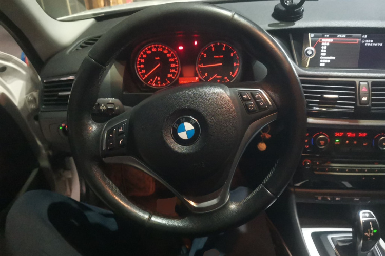 宝马X1 2014款 sDrive18i 领先型中控内饰13