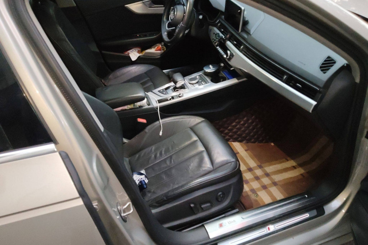 奥迪A4L 2018款 30周年年型 40 TFSI 时尚型局部细节9005