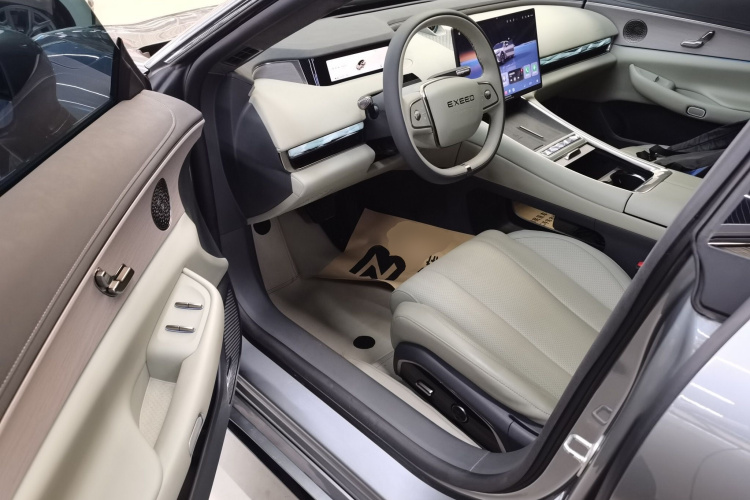 星途 星纪元 ES 2025款 增程 Pro 高速辅助驾驶中控内饰20