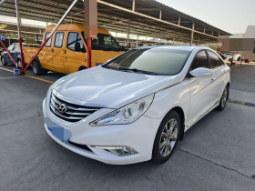 现代 索纳塔 2015款 经典 2.0L 自动豪华版