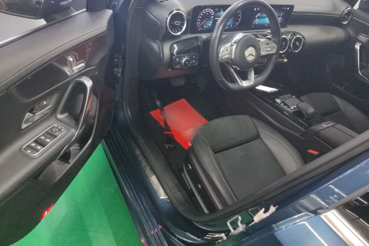 奔驰A级 2019款 A 200 L 运动轿车中控内饰20