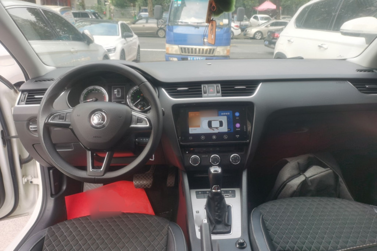 斯柯达 明锐 2019款 TSI230 DSG智行豪华版 国VI中控内饰7002