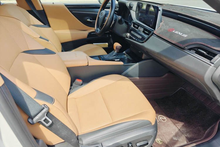 雷克萨斯ES 2023款 200 卓越版中控内饰41