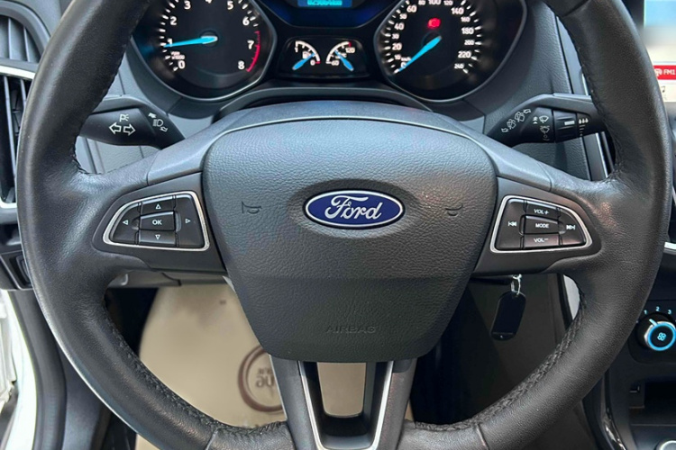 福特 福克斯 2020款 两厢经典 1.5L 自动风尚型中控内饰7005