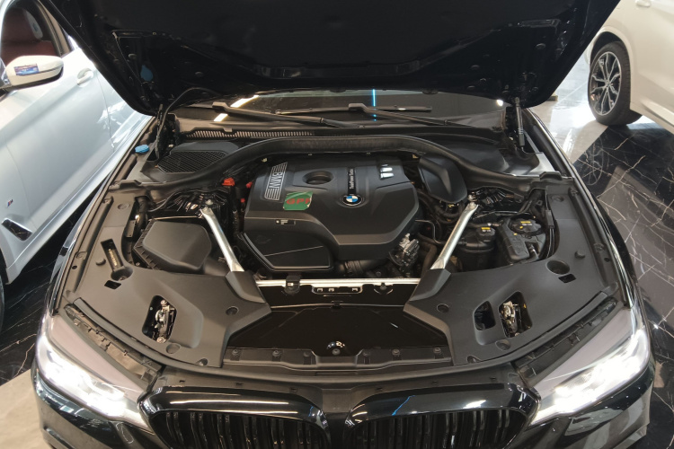 宝马5系 2020款 530Li 尊享型 M运动套装机舱底盘24