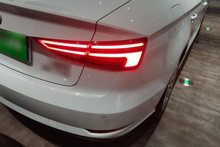 奥迪A3 2018款 30周年年型 Limousine 35 TFSI 进取型车身外观6006