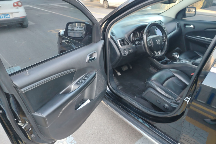 道奇 酷威 2016款 2.4L 两驱旅行版中控内饰20