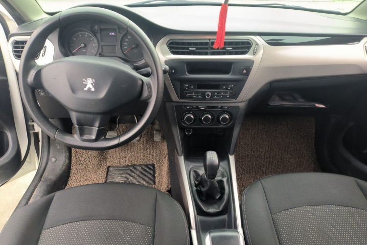 标致301 2018款 1.6L 手动舒适版中控内饰12