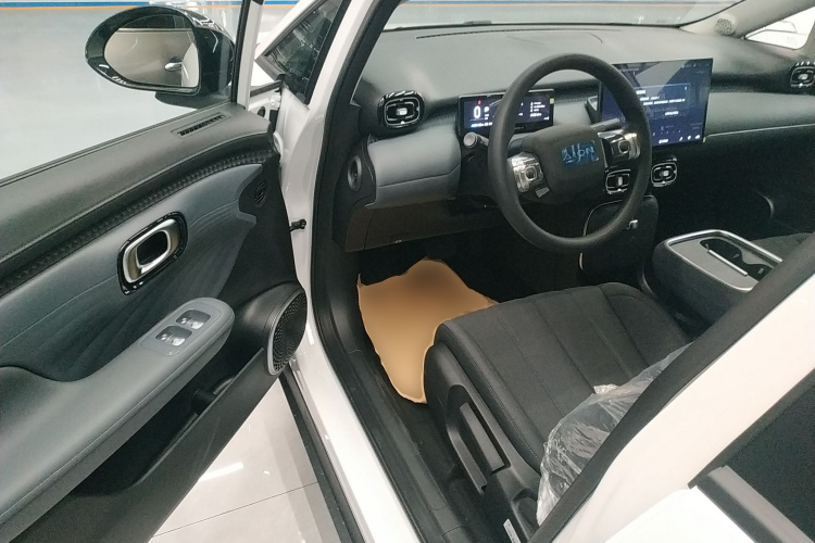 埃安 AION UT 2025款 330星辉版中控内饰7003