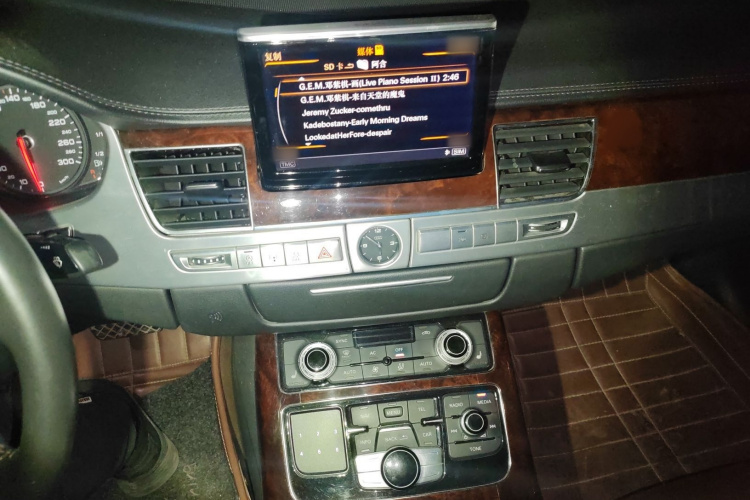 奥迪A8 2013款 A8L 45 TFSI quattro舒适型局部细节16