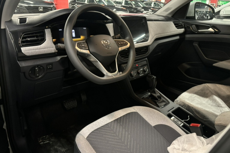 大众 途岳 2026款 新锐 1.5L 锐进版中控内饰7004