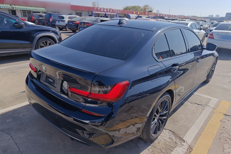 宝马3系 2020款 改款 325i M运动曜夜套装车身外观7