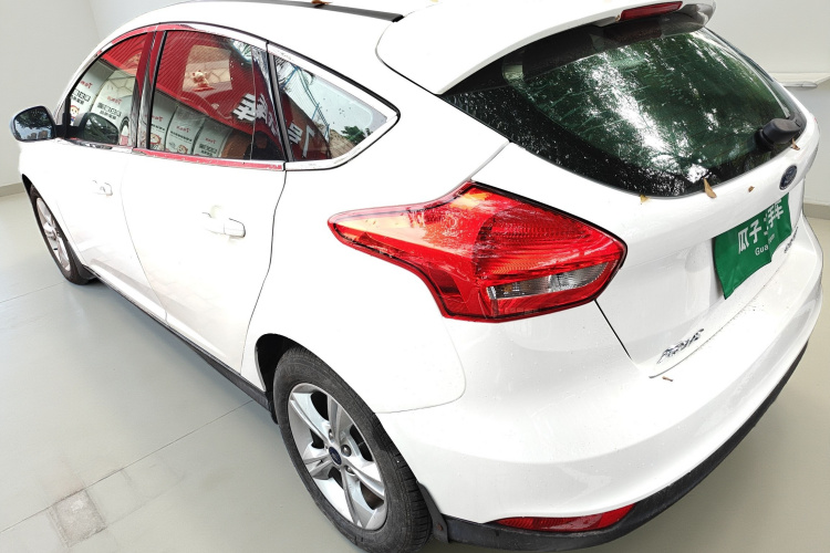 福特 福克斯 2015款 两厢 1.6L 自动舒适型车身外观5