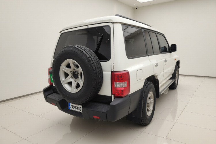 猎豹汽车 猎豹Q6 2015款 2.4L 手动四驱卓越型车身外观7