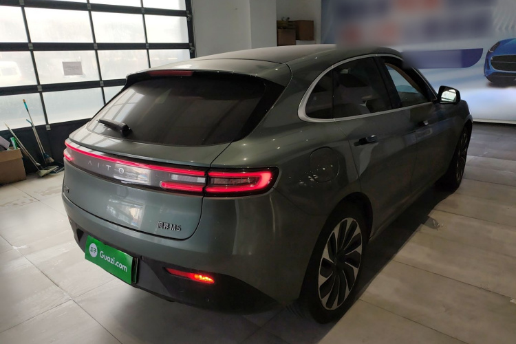 鸿蒙智行 问界M5 2022款 增程四驱至臻版车身外观7