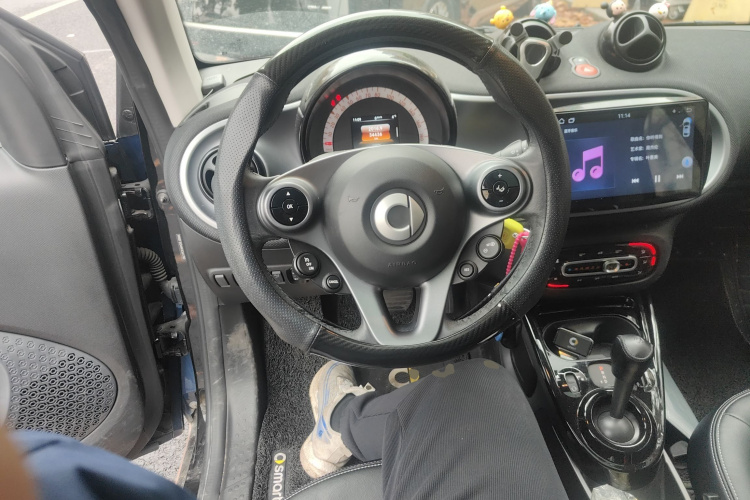 smart fortwo 2018款 0.9T 66千瓦硬顶先锋版 国V中控内饰13