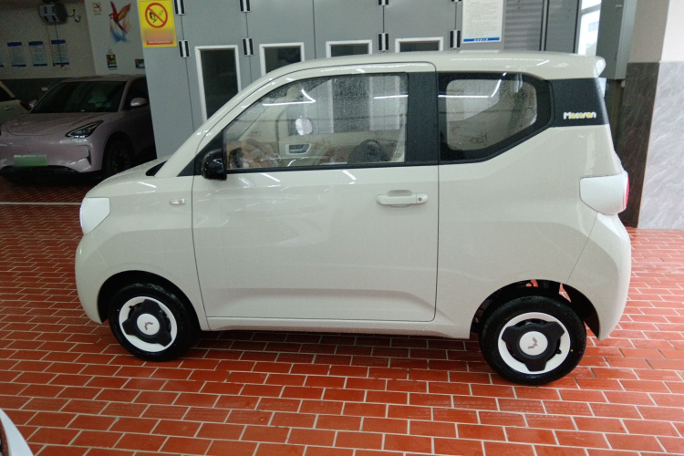 五菱汽车 宏光MINIEV 2024款 第三代 215km 青春版车身外观4