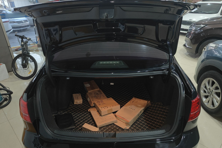 大众 速腾 2018款 280TSI DSG熠动版机舱底盘23