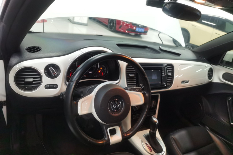 大众 甲壳虫 2017款 180TSI 宜乐版中控内饰7002